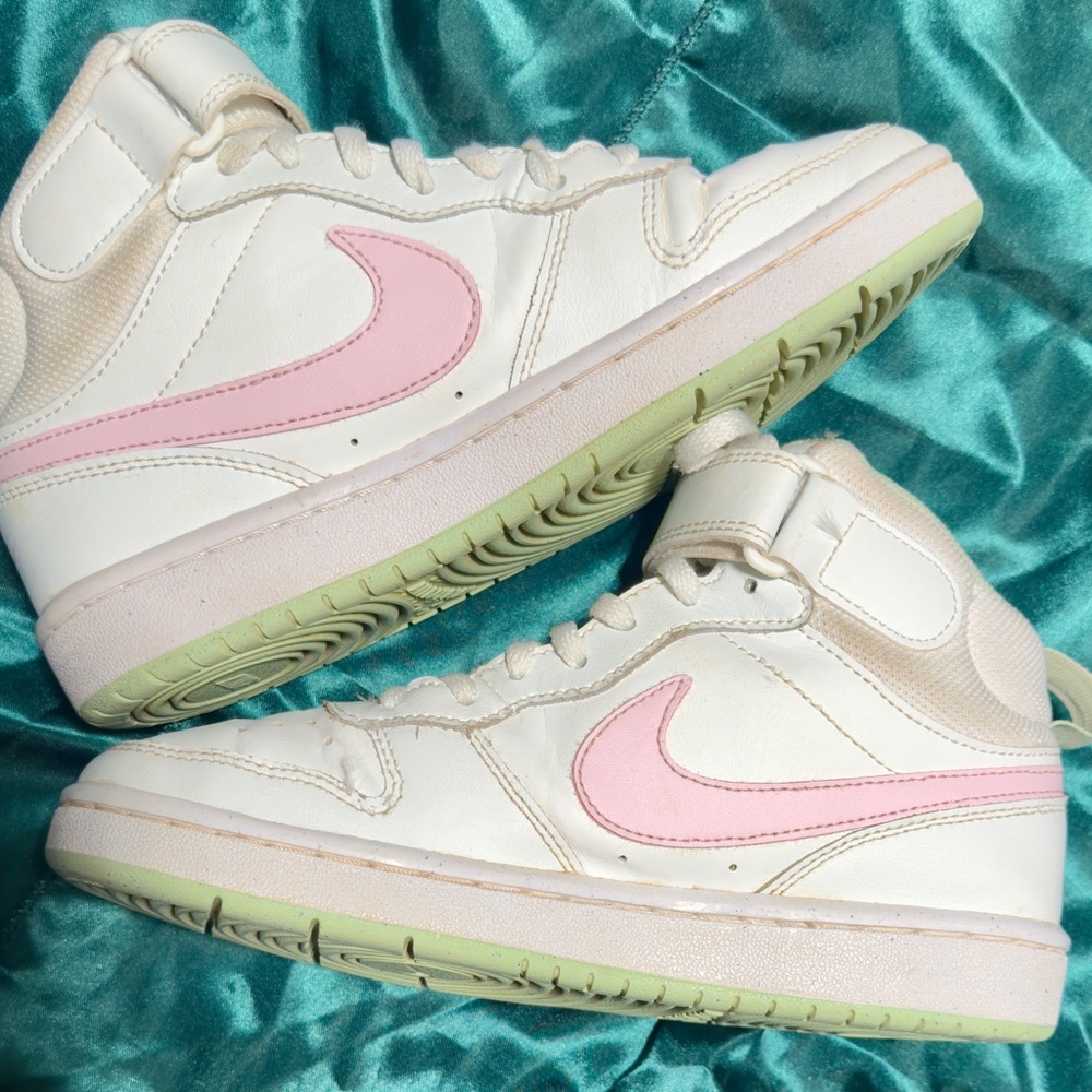 Nike White and Pink Sneakers High-Top Leather
